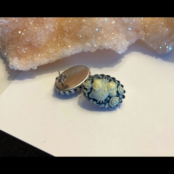 Kitty Cameo Stud Earrings, Black and White, Anime Cosplay Fan - Picture 4 of 6